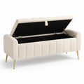Banco de almacenaje de terciopelo beige con patas de metal dorado